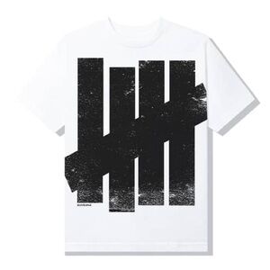 Undefeated White and Black Graphic T-Shirt